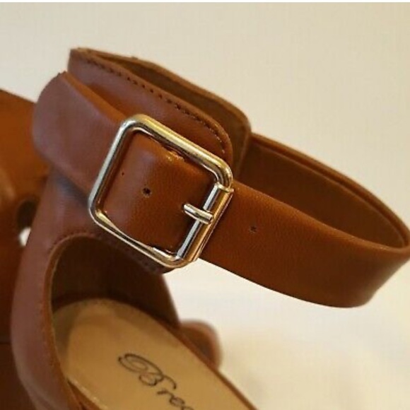 SOLD!! Breckelles Women Tan Leatherette Single Band Ankle Strap Platform Wedge - Picture 5 of 11